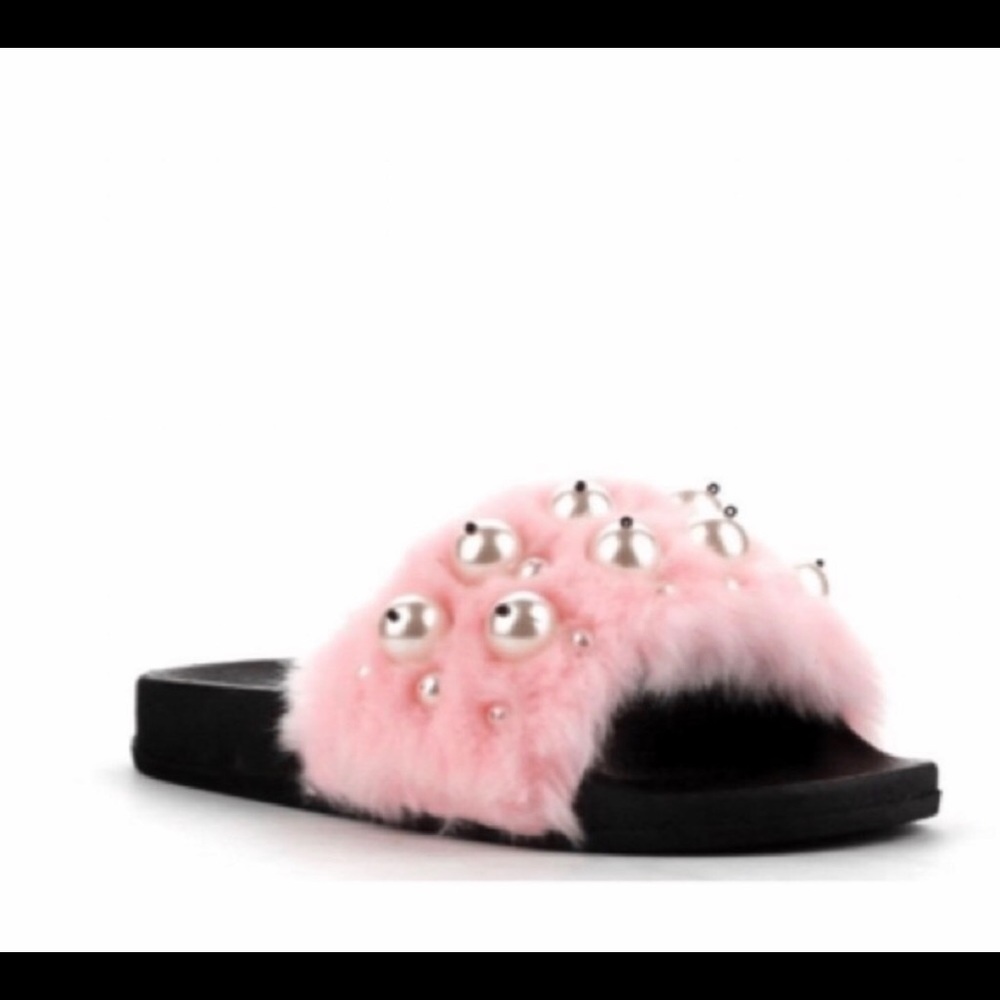 Final price drop!!!Pink faux fur slides